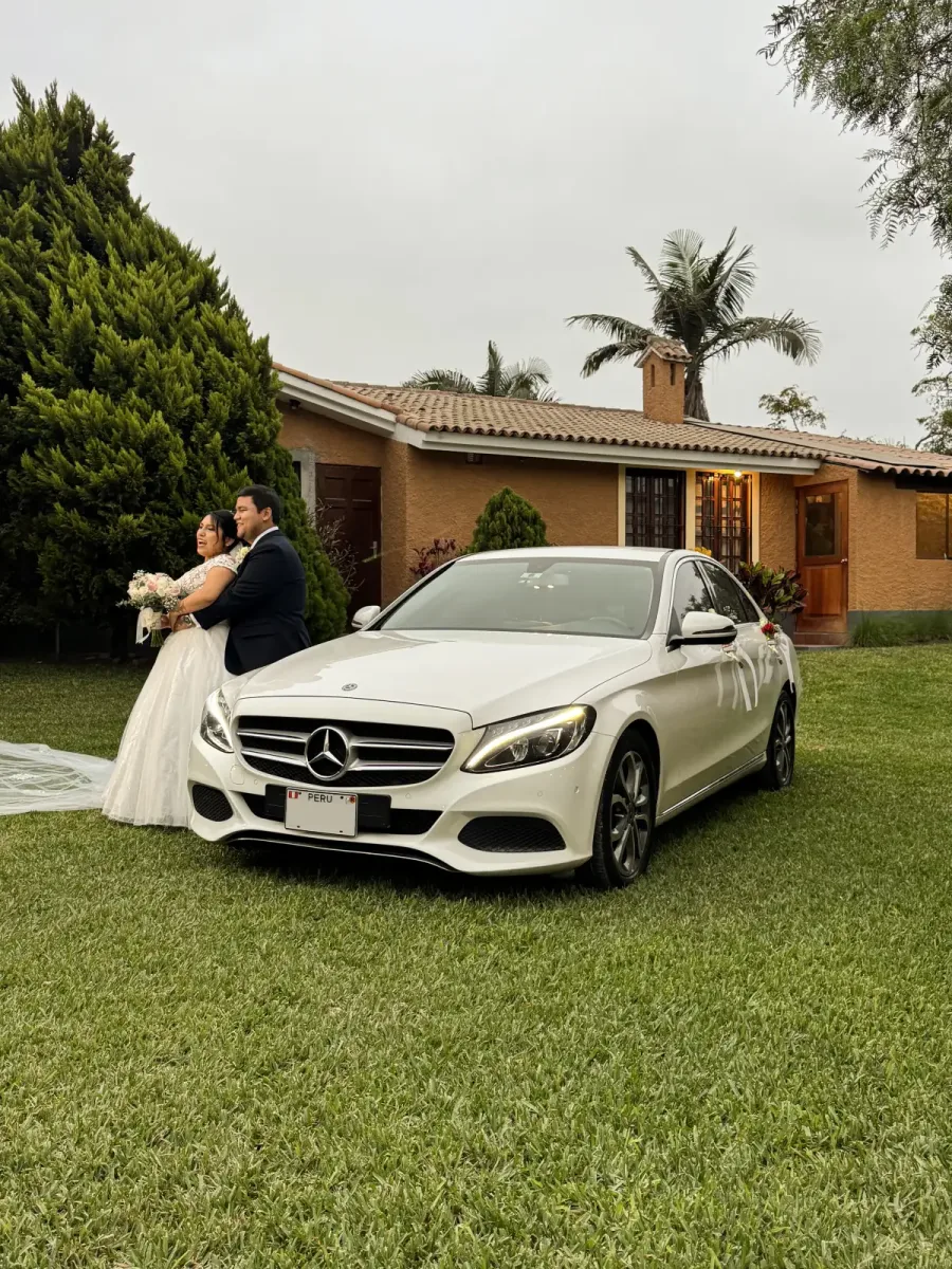 Transporte para matrimonio en Lima: cómo elegir el vehículo ideal para el gran día
